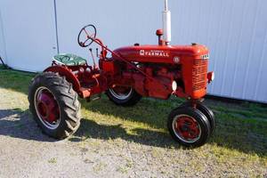 lot 2 image: Farmall B, NF 11.2 x 24 rears and 4 x 15 fronts, rear weights
