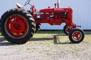 lot 5 image: Farmall Super C WF rear weights