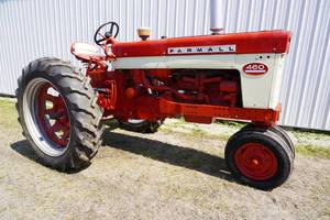lot 15 image: Farmall 460 VIN 2712 NF 15.5 x 38 R