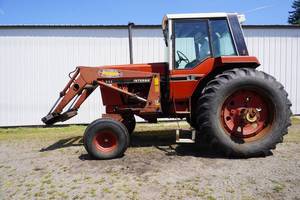 lot 18 image: Int. 986 w Lindsey Hydraulic loader & Lino quick tach plates