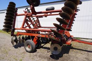 lot 33 image: Case IH wheel lift disc Model 496 DH 47000 serial JAG0161398