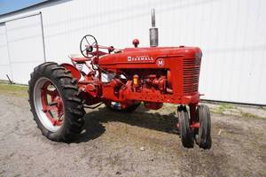 lot 23 image: Farmall M narrow front