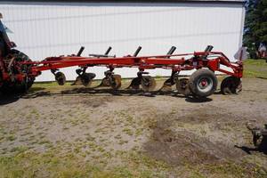 lot 30 image: Case IH 7500 vari width Plow