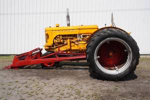 lot 24 image: MM U w loader 100D w band duals, Live power