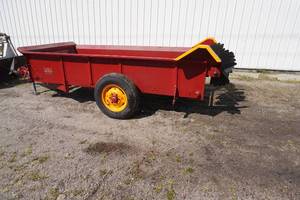 lot 49 image: MM Manure spreader-Red 150 bushel PTO driven