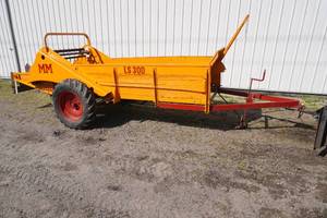 lot 50 image: MM Manure spreader -Orange LS 300ground  driven 3 beaters