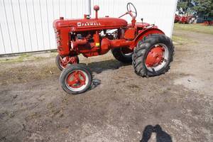 lot 27 image: Farmall wide front A