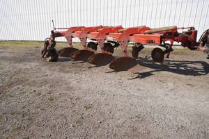 lot 31 image: Melroe 902 4 bottom plow-16 reset