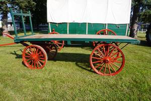 lot 78 image: Rail Road Luggage cart 40 x 120-wooden wheels