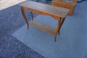 lot 119 image: Couch table 42 L x 13.5 D x 28 Tall
