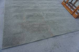 lot 129 image: Area Rug Light Olive green 107 x 110