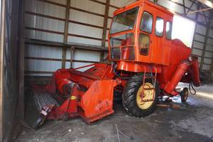 lot 45 image: Massey Harris 72 Self propelled Combine wMelroe pickup, not started this year