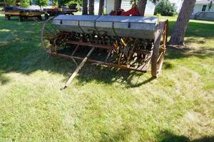 lot 56 image: Moline Monitor grain drill on steel, single opening