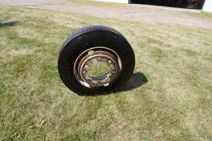 lot 167 image: Truck tire-21575 R 17.5