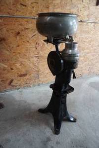 lot 141 image: Cream Separator-Cast iron DeLaval