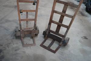 lot 146 image: 2 sack carts