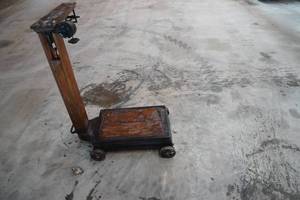 lot 147 image: Platform scale