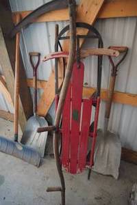 lot 152 image: Runner sled, hoe, shovels, scythe, snow pusher