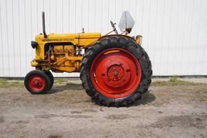 lot 28 image: Moline R with wheel weights RT100, narrow front&nbsp
