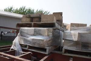 lot 109 image: Approx. 225 Retaining wall blocks 17 x 12 x 6