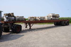lot 100 image: 40 Semi large bale trailer  with front axle