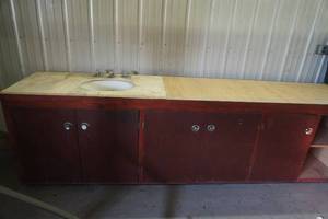lot 189 image: Six door cabinet with sink