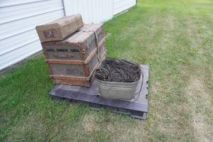 lot 196 image: Trunk, suitcase, harness and fly skirts
