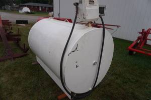 lot 198 image: White 500 gal  with electric pump on skids