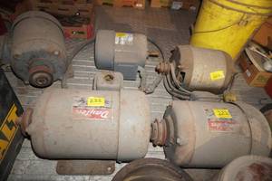 lot 222 image: Five electric motors, 3 are Daytons