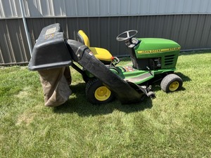 lot 75 image: John Deere STX 38 12.5 HP Lawn Mower with bagger