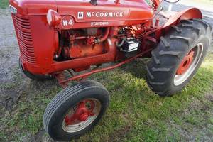 lot 29 image: IH W 4 Standard Tractor with wheel weights