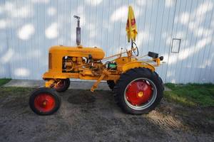 lot 26 image: Minneapolis Moline BF wide front, 3 pt hitch, good front tires&nbsp