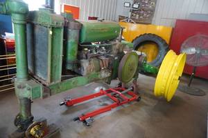 lot 178 image: John Deere G Restoration in process