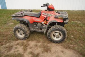 lot 210 image: 2001 Polaris 500 Sportsman, Independent shaft drive