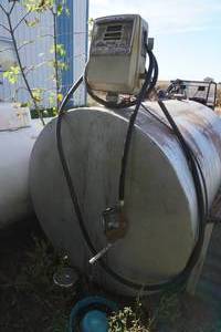 lot 201 image: 500 Gal Fuel barrel w elec gas pump on skids