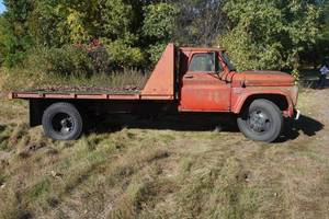 lot 192 image: Chev C-60 Flat bed with hoist, currently not running