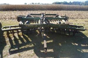 lot 181 image: Oliver wheel lift disk 16 wcylinder (missing 1 disk)