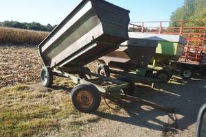 lot 185 image: Flare Box and hoist, unmatched tires, JD gear