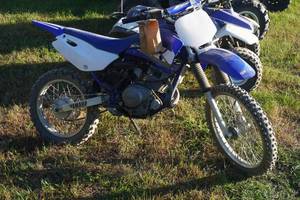 lot 212 image: 2006 Yamaha 125 Dirt Bike