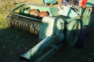 lot 196 image: John Deere 24T Square baler, no thrower