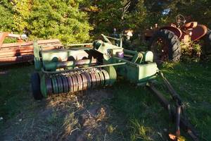 lot 197 image: John Deere 14T Square baler, no thrower