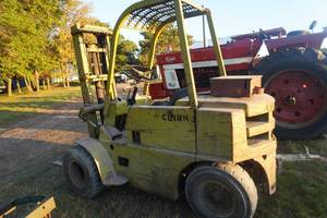 lot 179 image: Clark 4000# Forklift, Gas engine, usually starts & runs