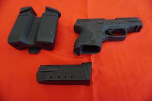 lot 21 image: Smith & Wesson M P 40 C w3 magazines