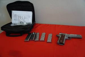 lot 24 image: Springfield M1911-A1 45 cal, 5 Magazines