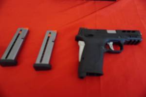 lot 27 image: Smith & Wesson 380 Auto wholster