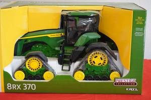 lot 68 image: 8RX 370 Tractor Prestige Collection in box