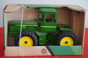 lot 75 image: John Deere Four Wheel Drive Tractor