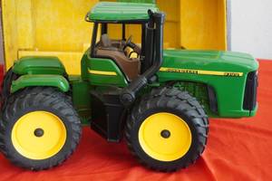 lot 88 image: John Deere 9300T Tractorrough box 116 scale