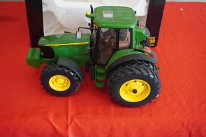lot 92 image: John Deere 7520 Tractor Collectors Edition 116