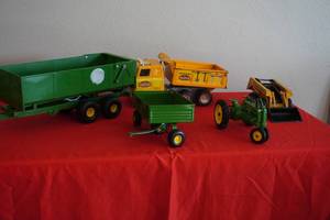 lot 93 image: Misc Tractors, skidsteer, dump truck, trailer